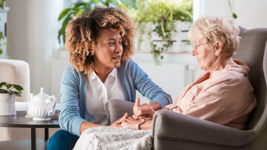 Le rôle essentiel des bénévoles dans la vie des résidents de l’EHPAD Tanit : comment le bénévolat contribue au bien-être et à l’épanouissement des seniors