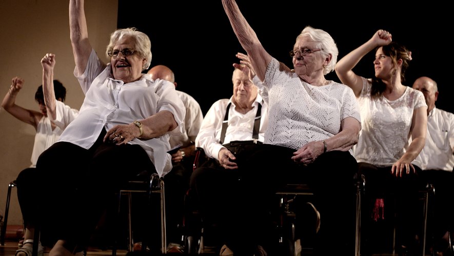 Le pouvoir de la danse-théâtre pour renforcer la confiance en soi et l’expression artistique des résidents de l’EHPAD Tanit