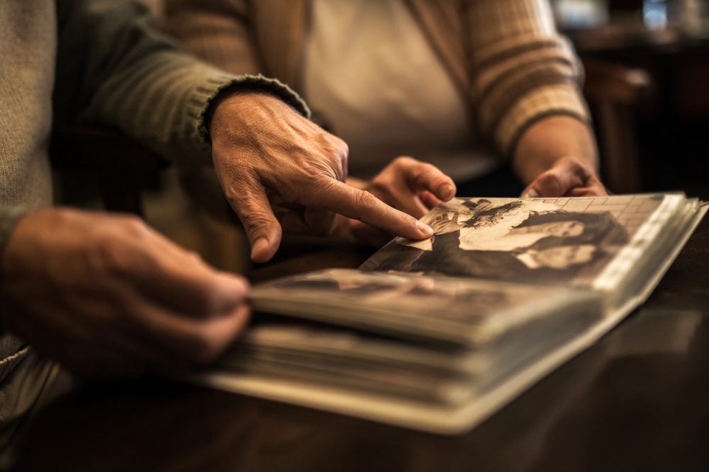 L’art de la réminiscence : comment les souvenirs et les histoires des résidents de l’EHPAD Tanit éclairent leur présent et créent des liens intergénérationnels