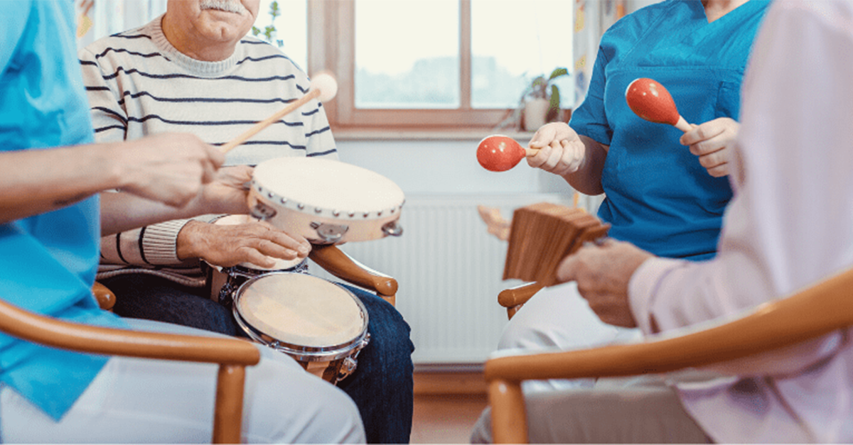 La musique comme thérapie : comment les mélodies peuvent apaiser et stimuler les résidents de l’EHPAD Tanit