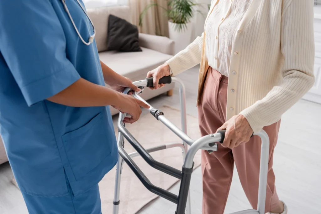 De l’hôpital à l’EHPAD : bien gérer la transition après une hospitalisation