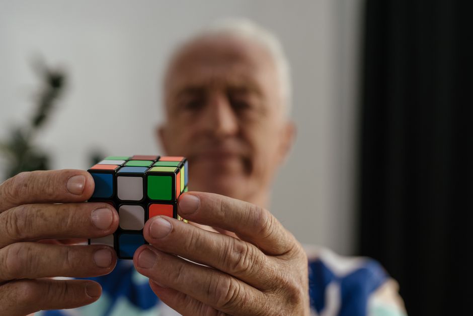 Jeux Cognitifs Seniors EHPAD Tunisie : Stimuler la Mémoire