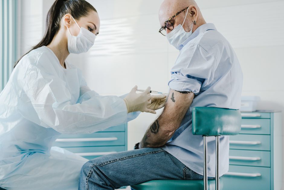 Vaccination Grippe Seniors EHPAD : Guide Complet 2024